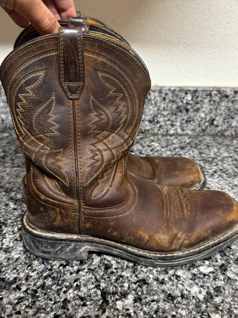 ARIAT kids workhog XT coil western boots  youth size 4 square toe boys